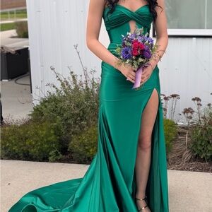 Sherri Hill Emerald Green Prom Dress